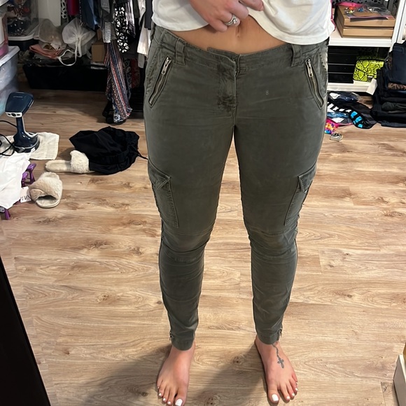 J Brand Maverick Low Rise Cargo Skinny Jeans in Vintage Armadillo Olive - Picture 10 of 16